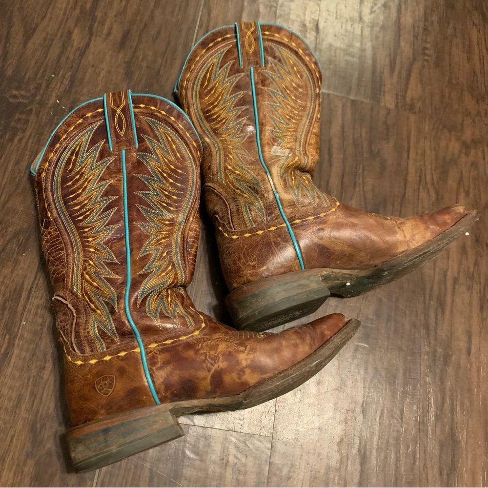 Ariat Womens Boots 7.5 Brown Embroidered with Turquoise Detail Mid Calf